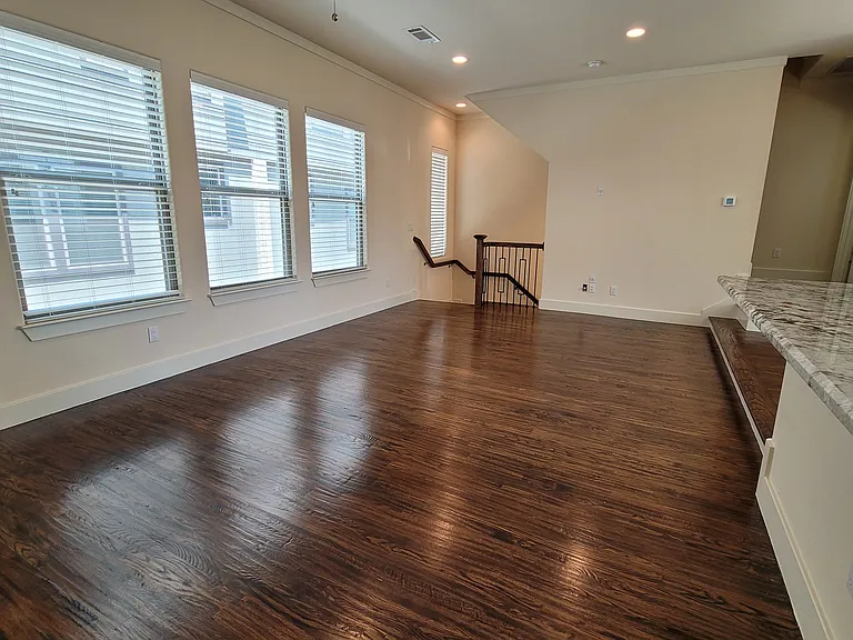 5905 Ross Ave #5 — Photo 5