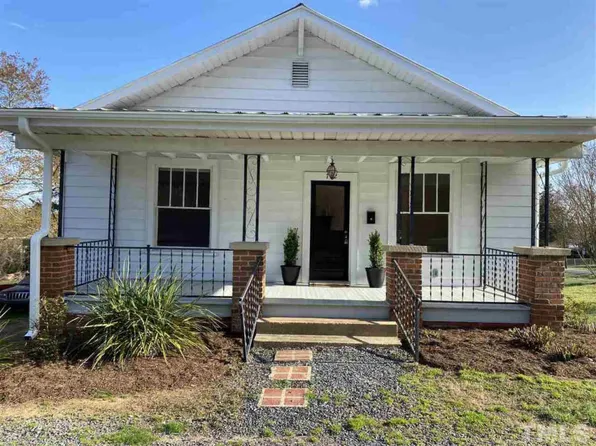 702 E Raleigh St, Siler City, NC 27344
