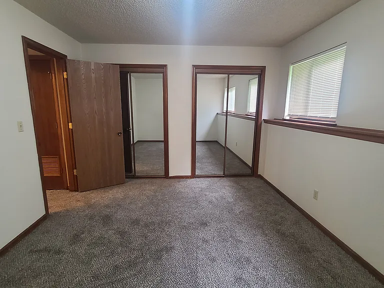 100 NW Vesper St #G — Photo 8