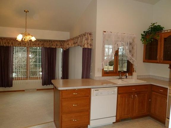 2nd image of 5521 Windsor Dr