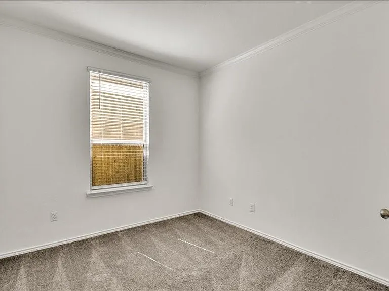 140 Banyon Dr — Photo 18