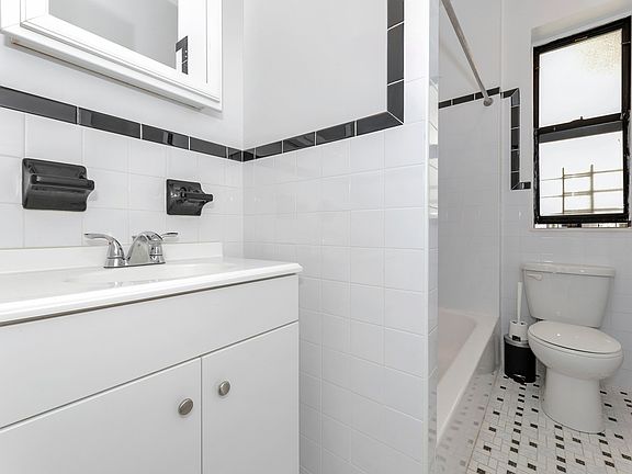 5th image of 30 Linden Blvd #3BB