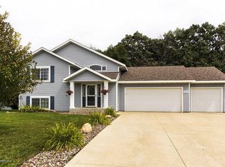 1050 Falcon Rd SE, Rochester, MN 55904