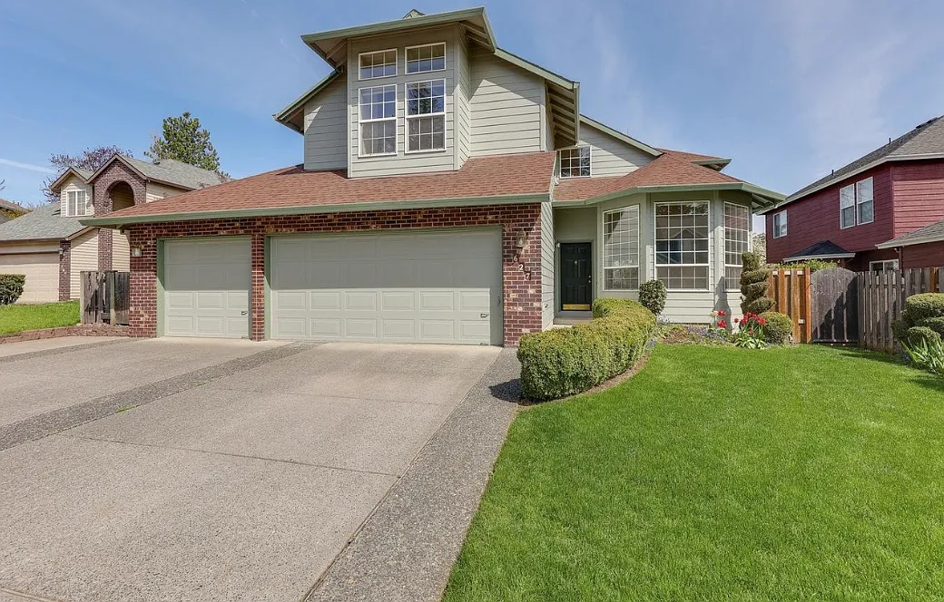 4 bed, 2.5 bath, 1860 sqft, $3,250 — Photo 1