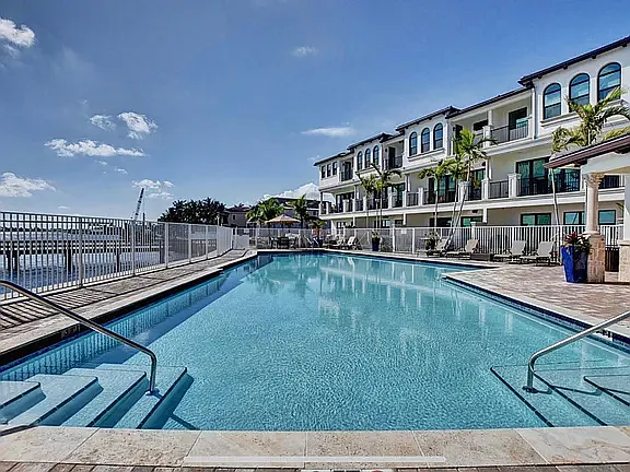 3 bed, 2447 sqft, $4,950 — Photo 3