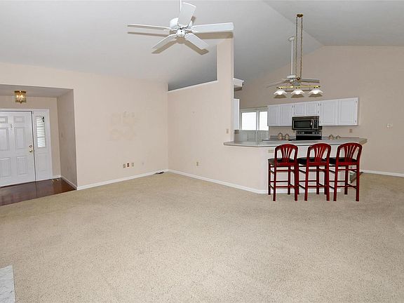 5th image of 341 Emmanuel Ct