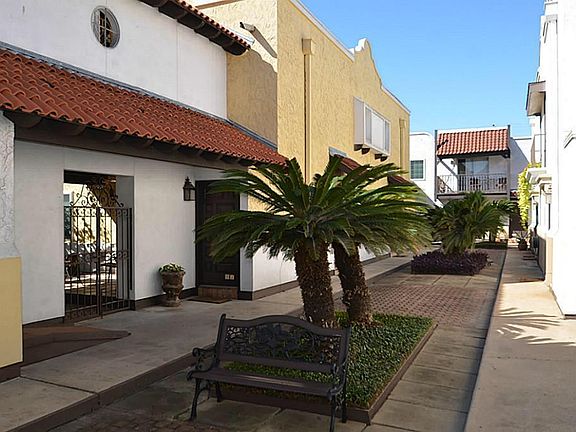 3rd image of 2744 Briarhurst Dr APT 46