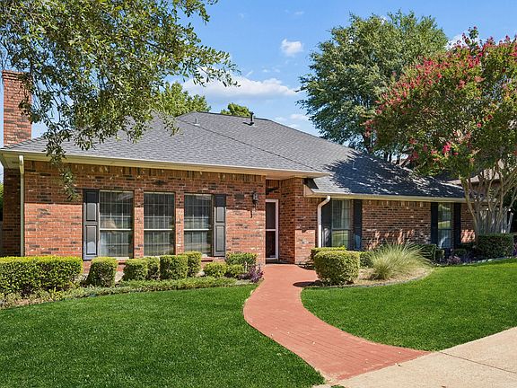 2nd image of 2909 Cambridgeshire Dr