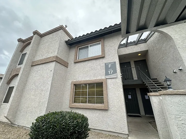 1559 W Mercer Ln — Photo 1
