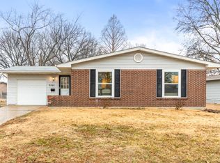 2165 Splendor Dr, Florissant, MO 63031