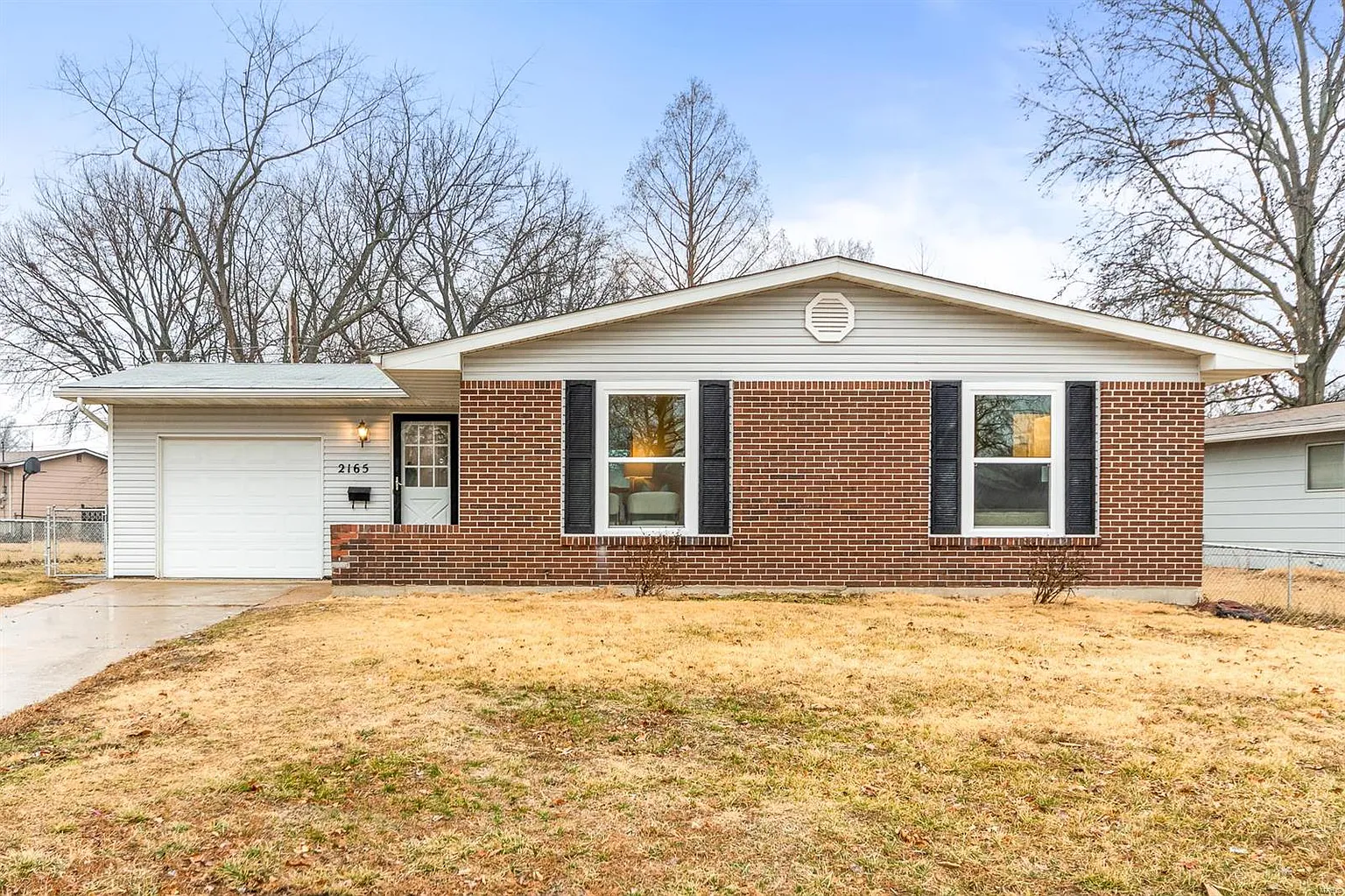 2165 Splendor Dr photo 1