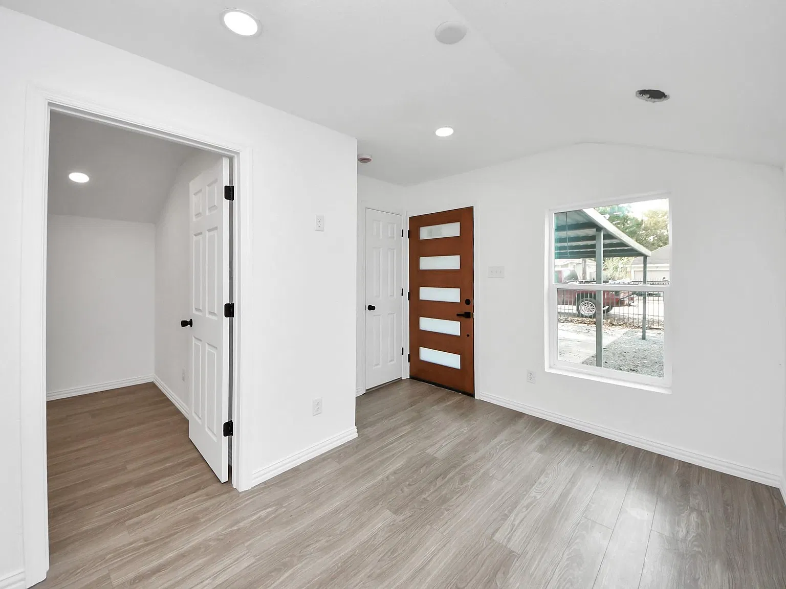 1 bed, 400 sqft, $1,200 — Photo 3