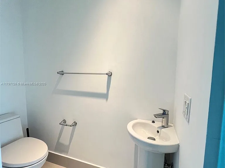501 NE 31st St #1202 — Photo 25