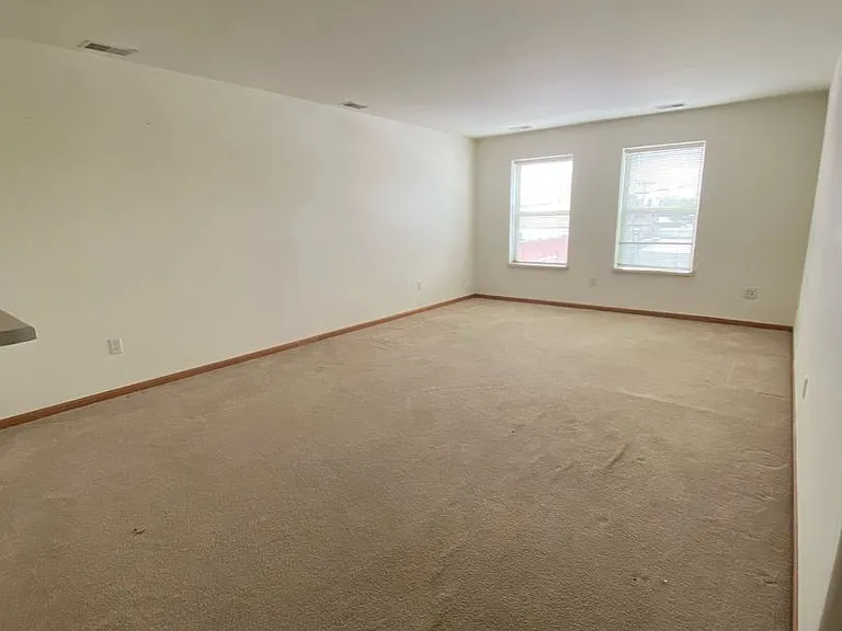 117 E Washington St — Photo 13