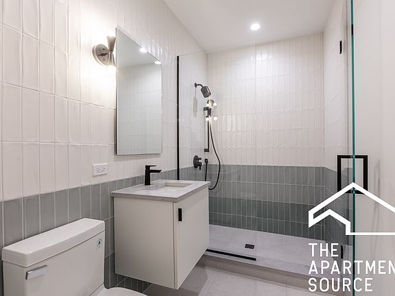 4th image of 1712 Oak Ave #103