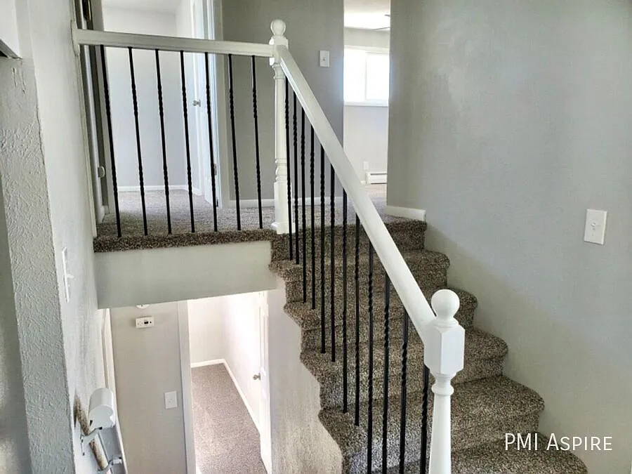 "Spacious 4-Bed, 3-Bath Retreat in Longmont" — Photo 3