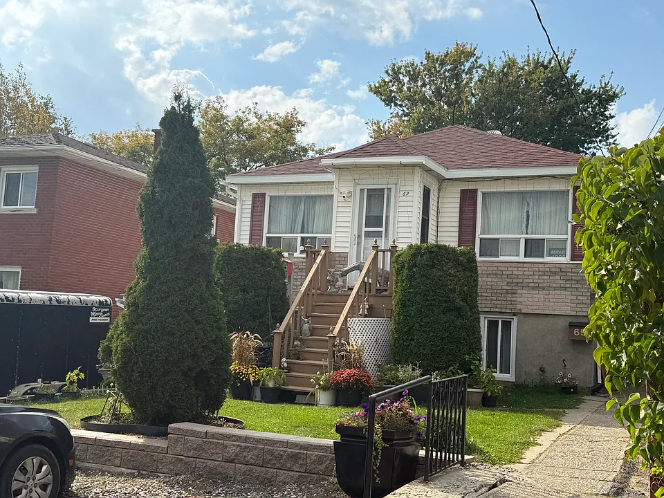 69 Whittaker St #2
