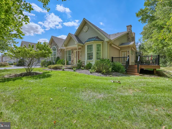 220 Sugarberry Ln, Langhorne, PA 19047
