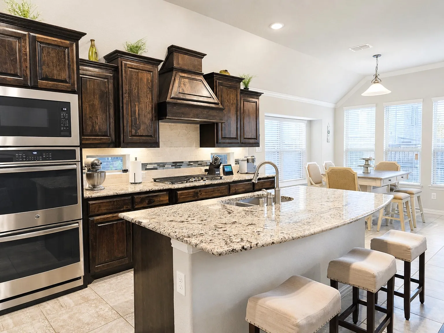 4 bed, 3.0 bath, 2169 sqft, $3,000 — Photo 3