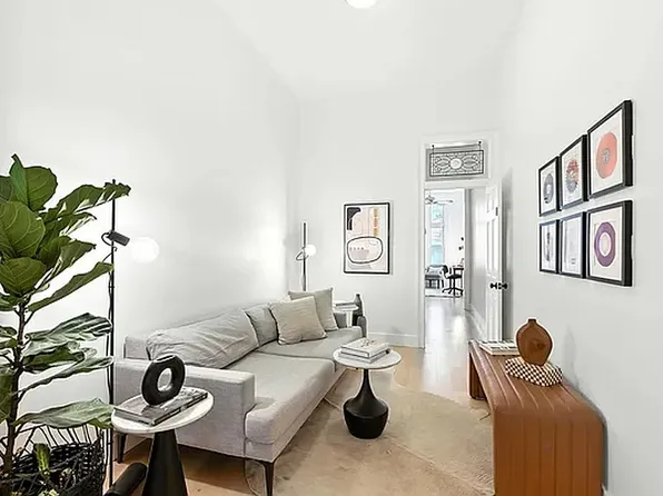 152 N 9th St APT 1-R, Brooklyn, NY 11249