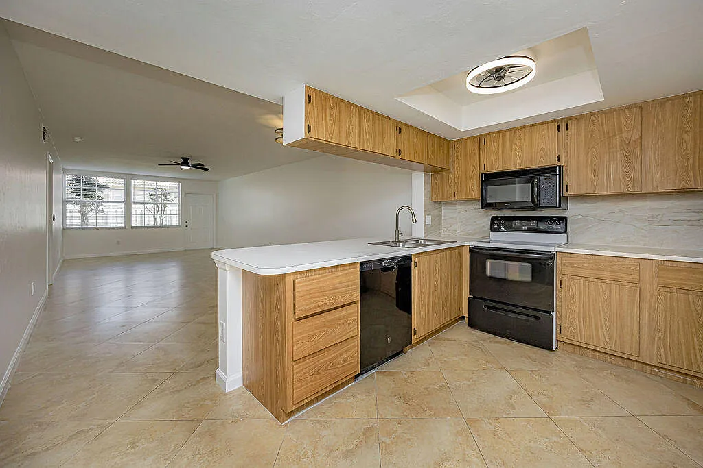 2 bed, 2.0 bath, 1201 sqft, $2,100 — Photo 3