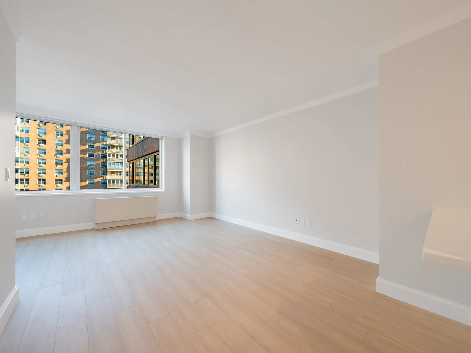 140 Riverside Boulevard — Photo 4
