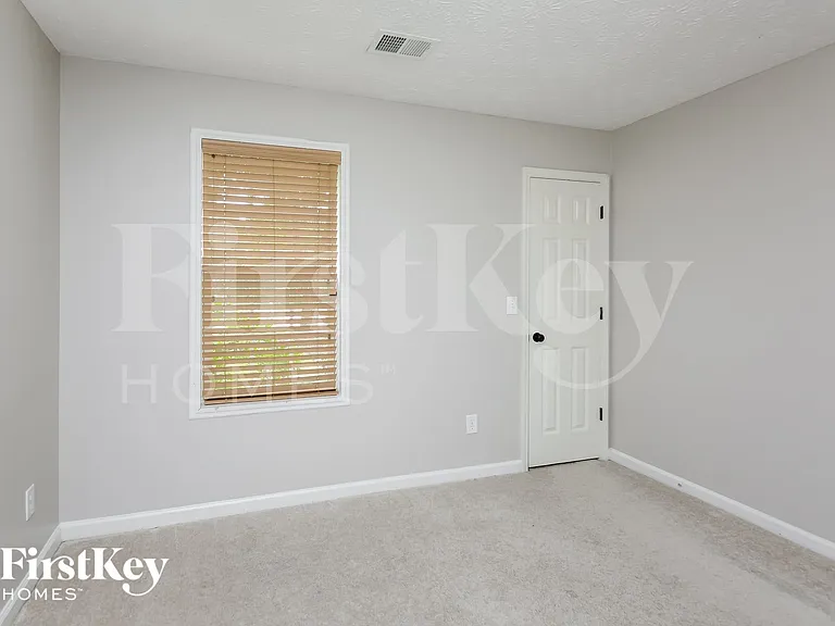 6247 Highgrove Dr — Photo 11