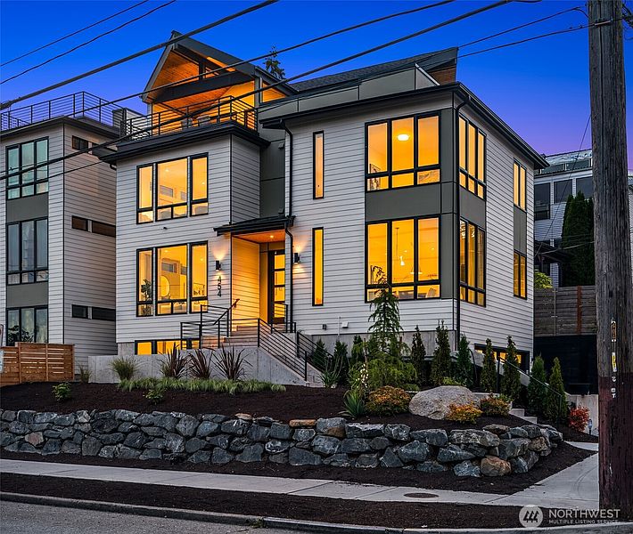 2nd image of 454 NE 40th Street