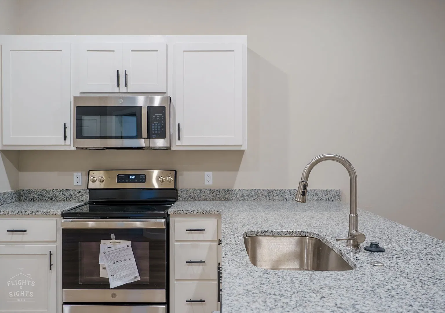 New New New! Modern Duplex With Garage & Fenced Yard — Photo 3