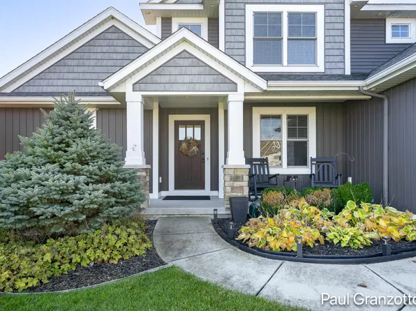 2480 Cedar West Dr, Jenison, MI 49428