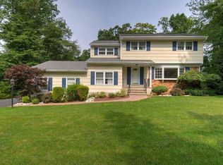 21 Rosemere Ave, West Caldwell, NJ 07006