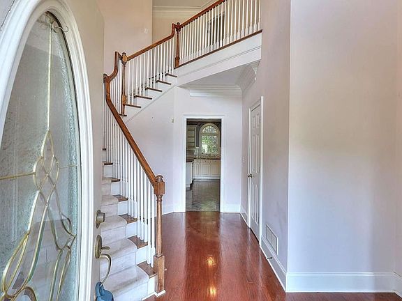 4th image of 2970 Brandon Walk Ln
