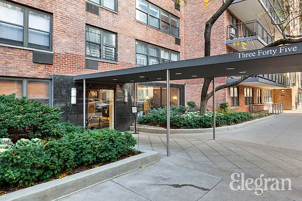 Sold by (Legacy) Elegran | media 10