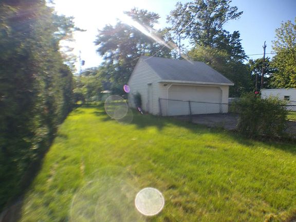 3rd image of 420 E 274th St
