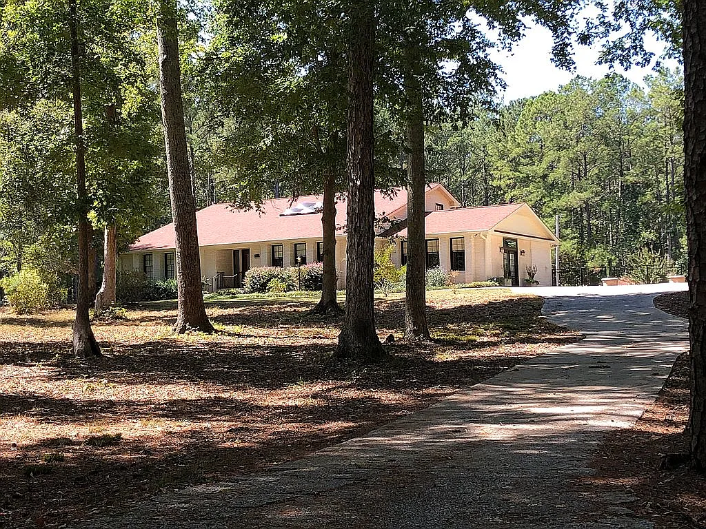 352 Longview Rd photo 1