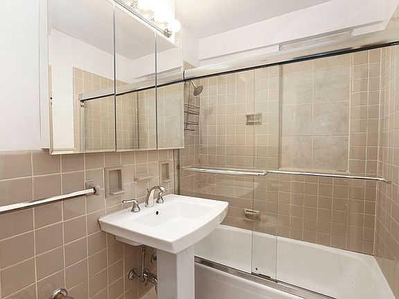 5th image of 77 W 55th St APT 8J