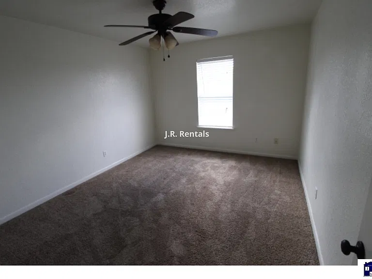 2412 Skylark Cir — Photo 14