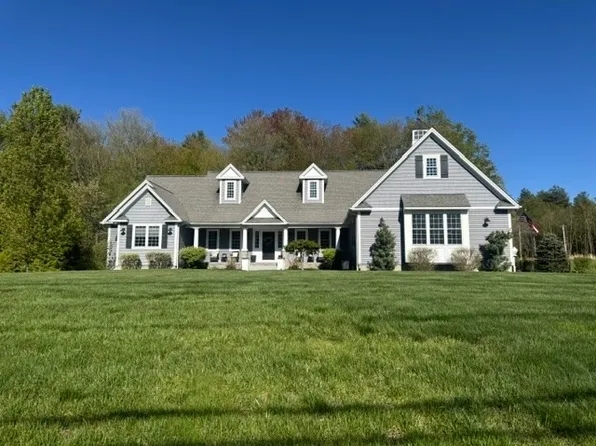 61 Oak St, Douglas, MA 01516