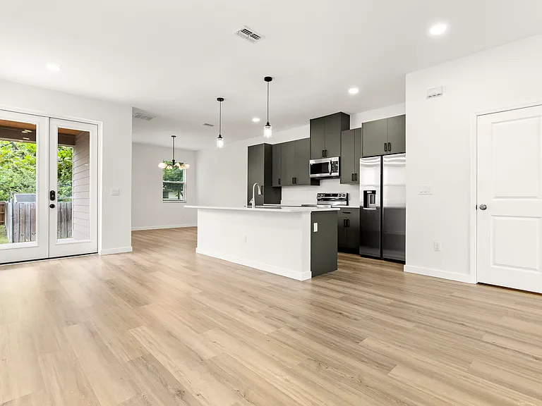 210 E Columbus Dr #1 — Photo 9