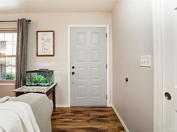 3rd image of 179 Woodcroft Trl
