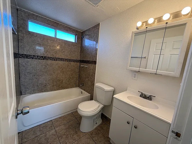 1805 S 11th Ave #B — Photo 9
