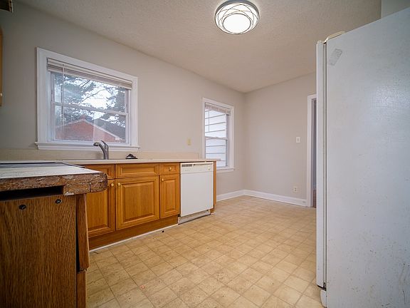 4th image of 3030 Marlowe Ave