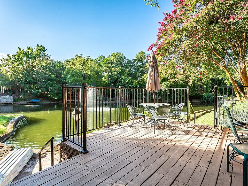6737 Lakefair Cir