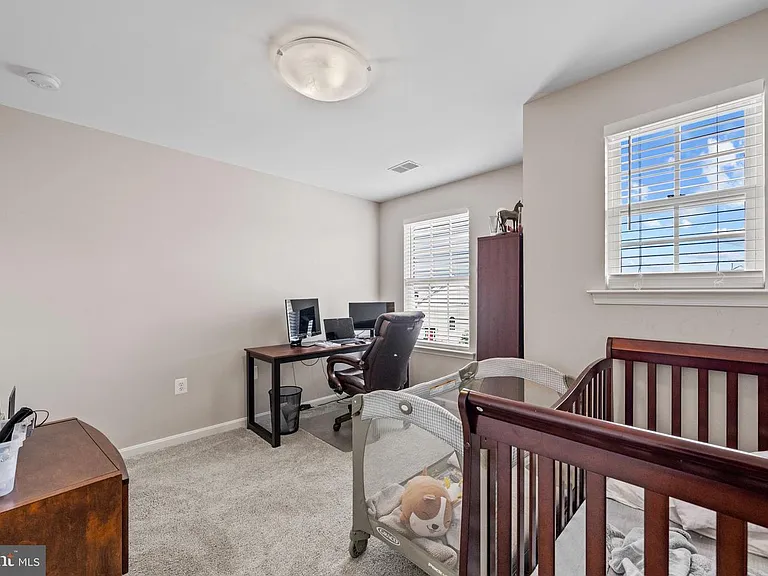 670 McLeary Sq SE — Photo 31