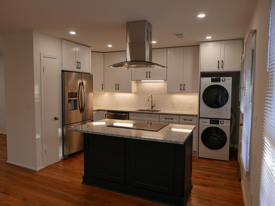 Kitchen with island, French Door Fridge, Stacking Washer/Dryer