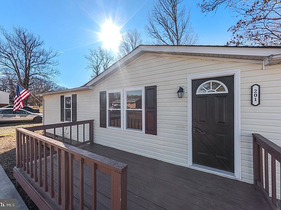 3rd image of 201 Tyree Cir
