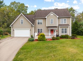 7 Captain Amos Stanton Dr, Ledyard, CT 06339