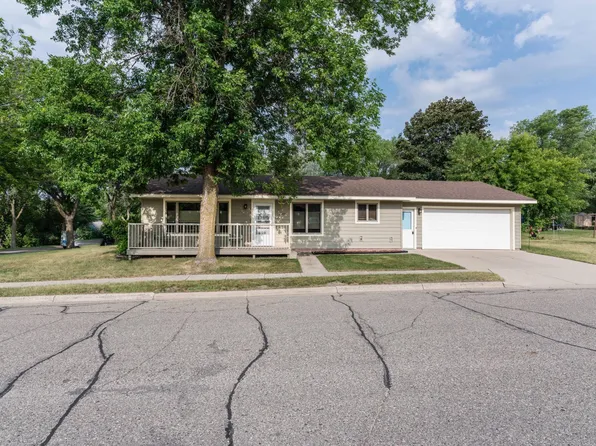 1107 N Baird Ave, Fergus Falls, MN 56537