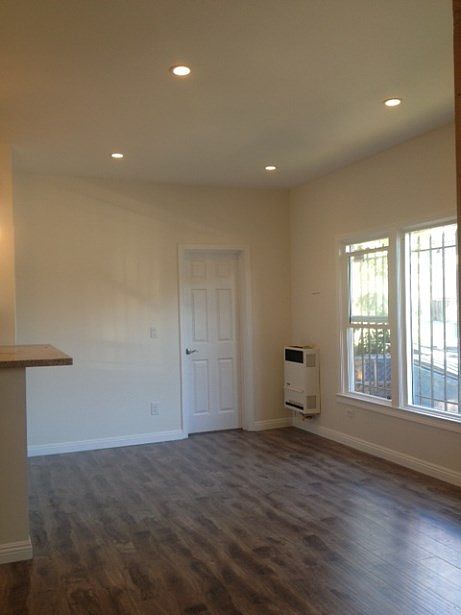 1st image of 1048 W 58th Pl