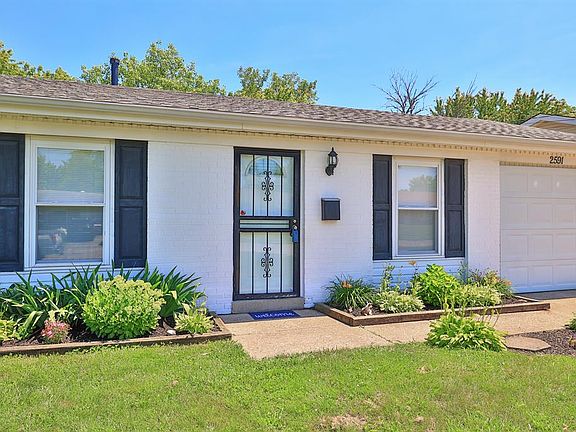 3rd image of 2591 Retford Dr